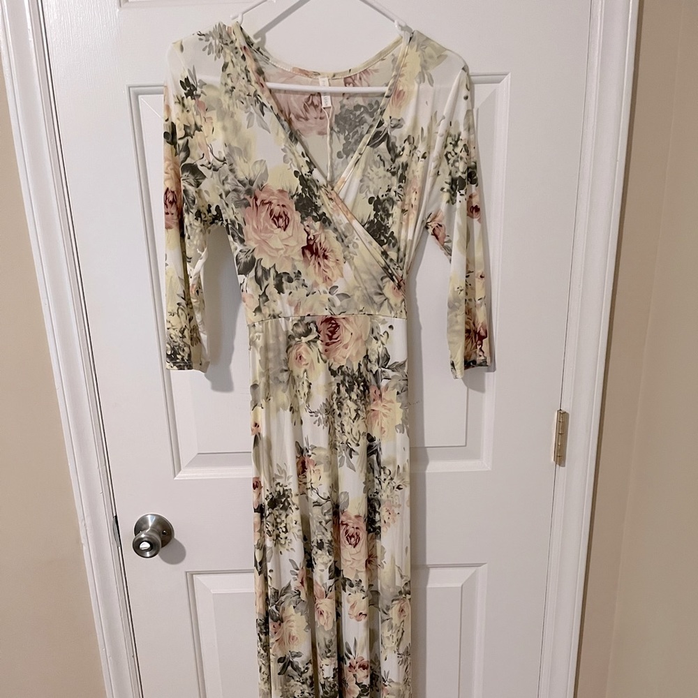 Only wore for pictures. No longer pregnant or nursing.